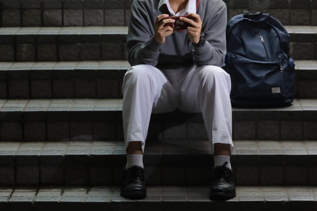 Unesco has called for a ban on smartphones in schools due to concerns about classroom disruption, student performance and cyberbullying. Photo: Dickson Lee