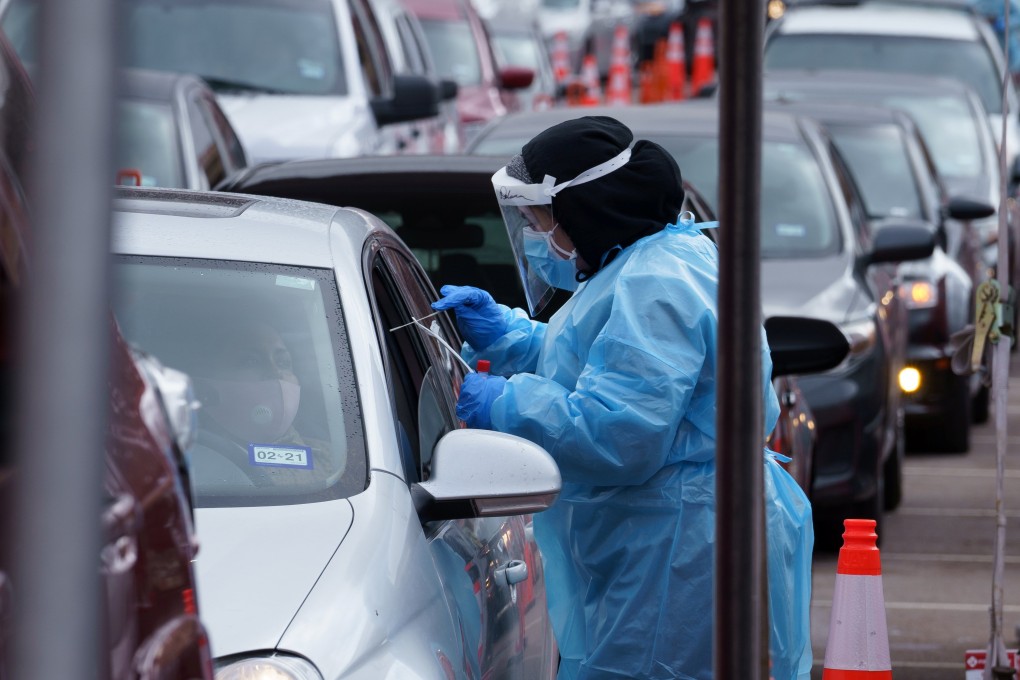 A nurse takes a swab sample at a drive-through coronavirus disease test site in El Paso, Texas, US in 2020. Photo: Reuters