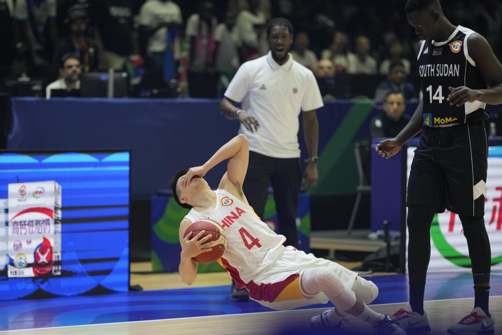 China guard Zhao Jiwei holds his nose after being hit by South Sudan guard Dut Jok Kacuol during their Basketball World Cup Group B match at the Araneta Coliseum in Manila, Philippines. Photo: AP