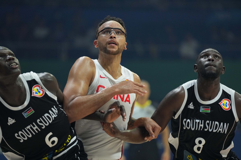 China’s Kyle Andersen (centre) tries to find a way through two South Sudan players during the Group B match in Manilla. Photo: Xinhua