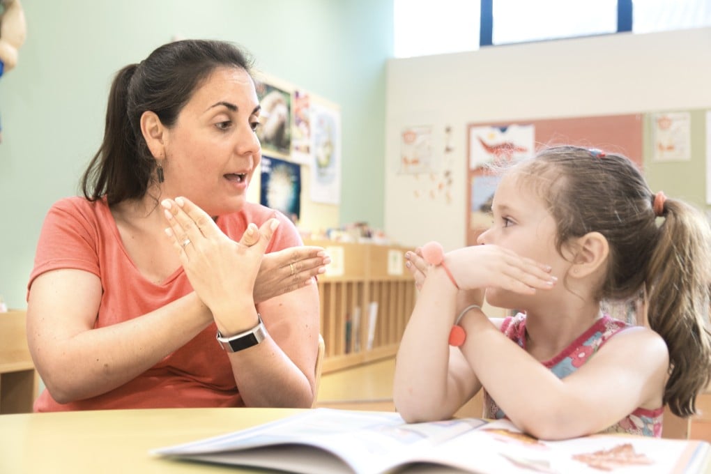 Sign language is a way of talking to people by using hand gestures. Photo: Shutterstock