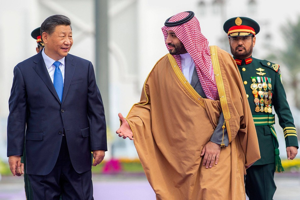 Saudi Crown Prince Mohammed bin Salman (right) welcomes Chinese President Xi Jinping during a ceremony in the capital Riyadh, on December 8, 2022. Saudi Arabia, which has just been invited to join Brics, said last year that it was open to receiving payments for oil in currencies other than the US dollar. Photo: AFP