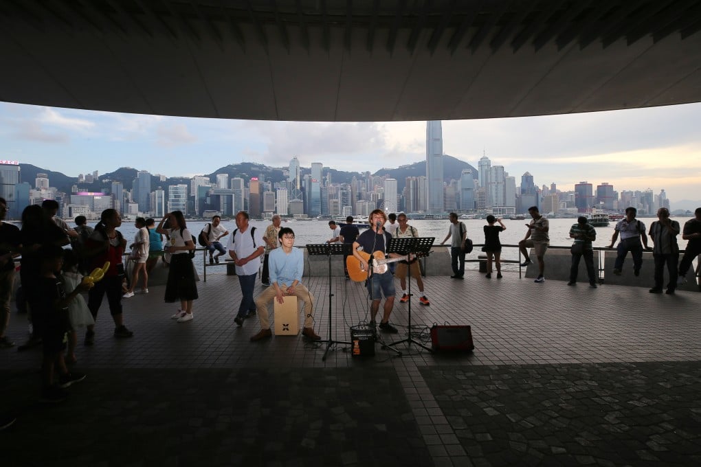 Businesses have welcomed a government pledge to boost the night economy, but buskers are not convinced. Photo: Dickson Lee