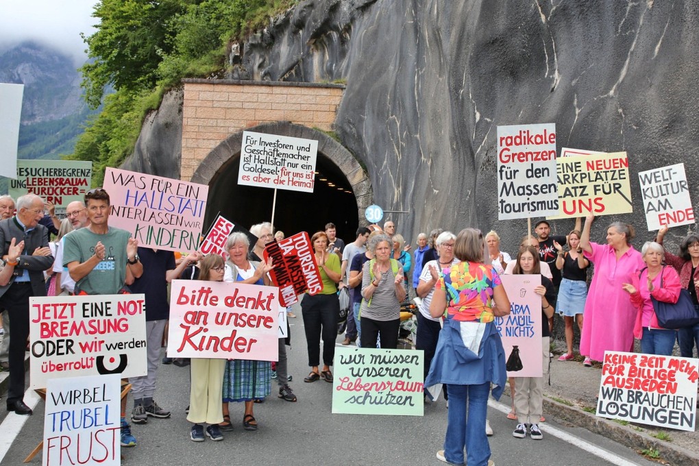 Locals protest against overtourism in the sightseeing town of Hallstatt near Gmunden, Austria on August 27. Photo: AFP