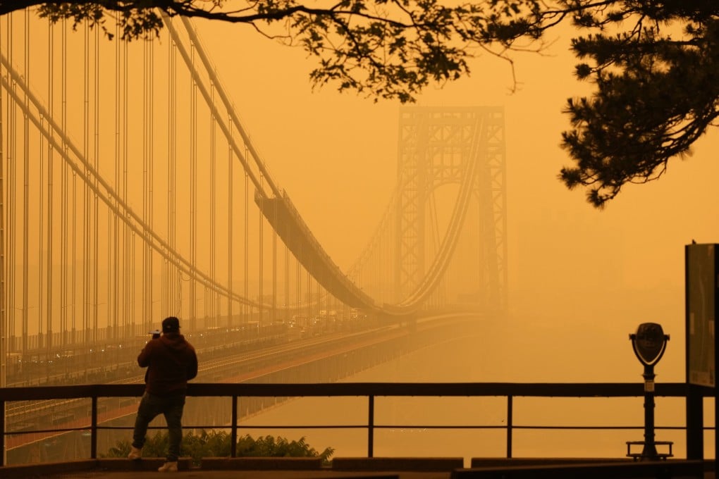 A man talks on his phone as he looks through the haze at the George Washington Bridge from Fort Lee, New Jersey, on June 7 when intense Canadian wildfires blanketed the northeastern US in a dystopian haze. Photo: AP
