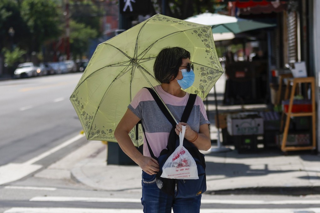 A person wearing a mask crosses a street in Los Angeles, California. Photo: EPA-EFE
