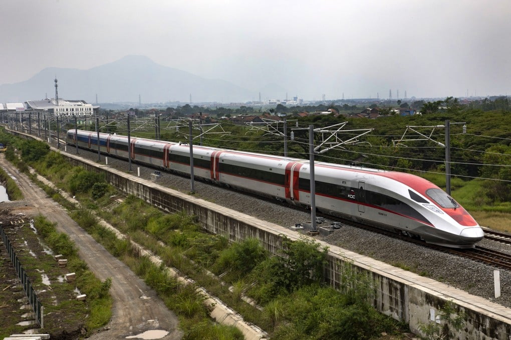 The trains have a top speed of 350km/h, Photo: Xinhua