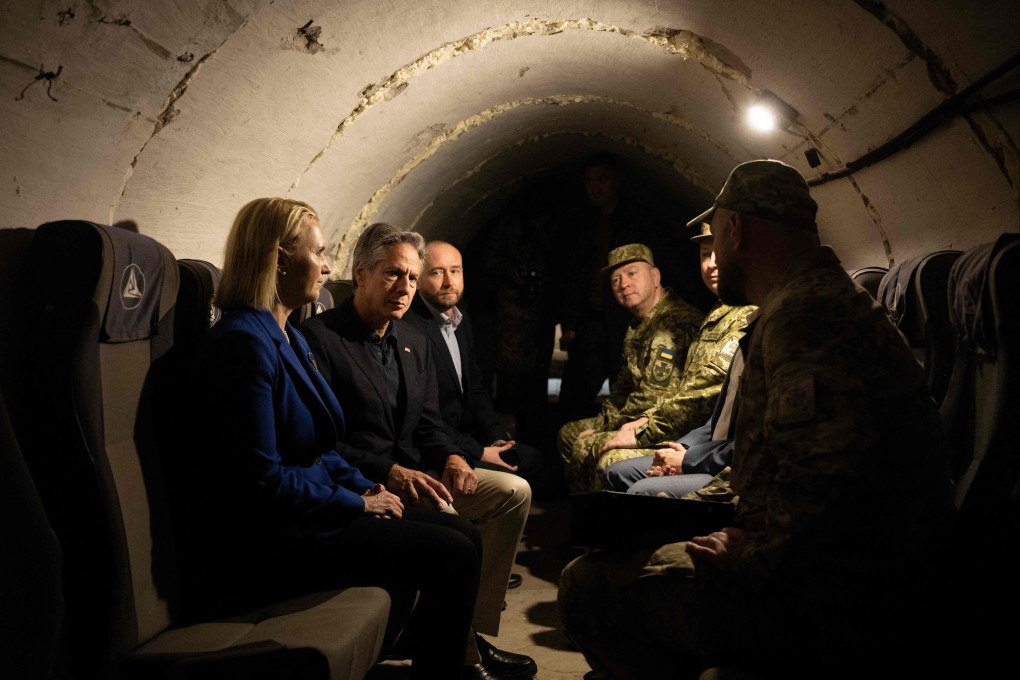 US Secretary of State Antony Blinken tours a bunker at a Ukrainian border guard site on the outskirts of Kyiv, Ukraine, on September 7. The conflict can still be reversed, provided both sides seize windows of opportunity to de-escalate and move from military action back to diplomacy. Photo: AFP