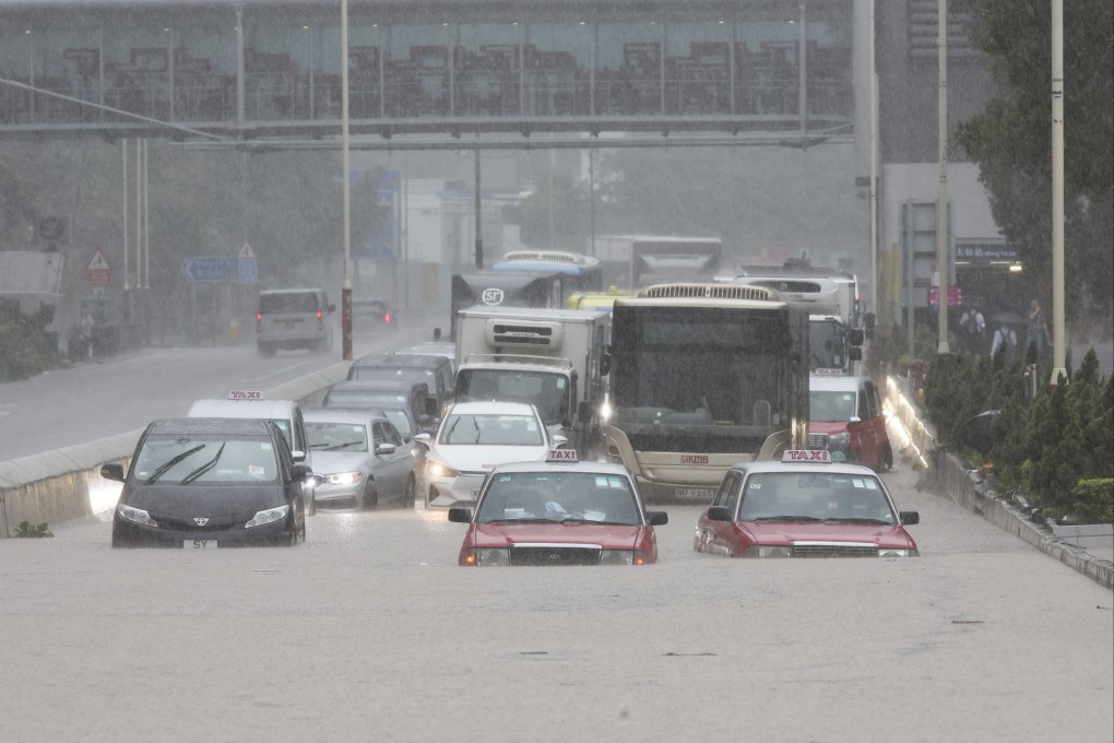 Vehicles partially submerged on Lung Cheung Road as Hong Kong grapples with one of its most serious flooding events ever. Photo: Edmond So
