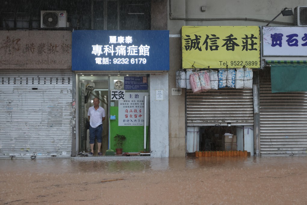 Flooding along Cheung Sha Wan Road in Sham Shui Po from heavy rain that followed Super Typhoon Saola. Photo: Yik Yeung-man