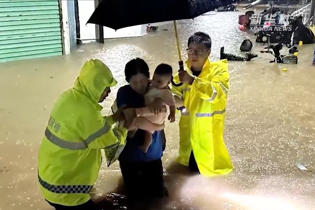 Heavy rain caused by Typhoon Haikui starting falling in Shenzhen on Thursday night. By midnight a decision had been made to release water from the Shenzhen Reservoir. Photo: Weibo