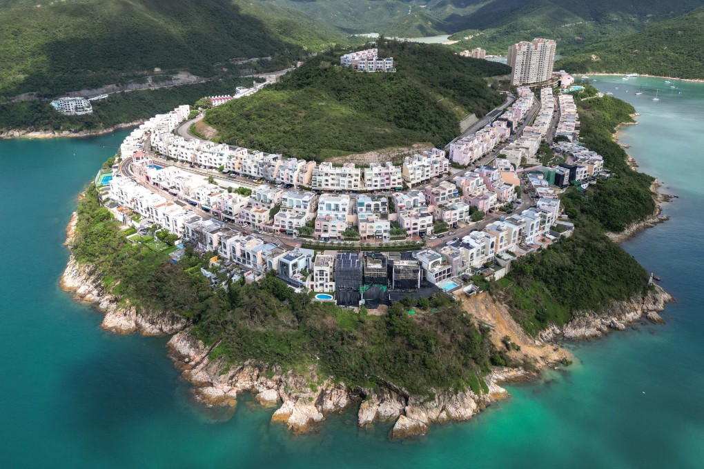 The Buildings Department inspected a third house at Redhill Peninsula on Tuesday after it finally got a nod from the occupants, who earlier refused inspectors access to the premises. Photo: May Tse