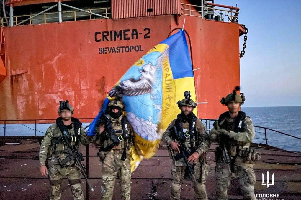 Ukrainian military members said to be on an oil and gas drilling platform in the Black Sea. Photo: Telegram / @DIUkraine via AFP