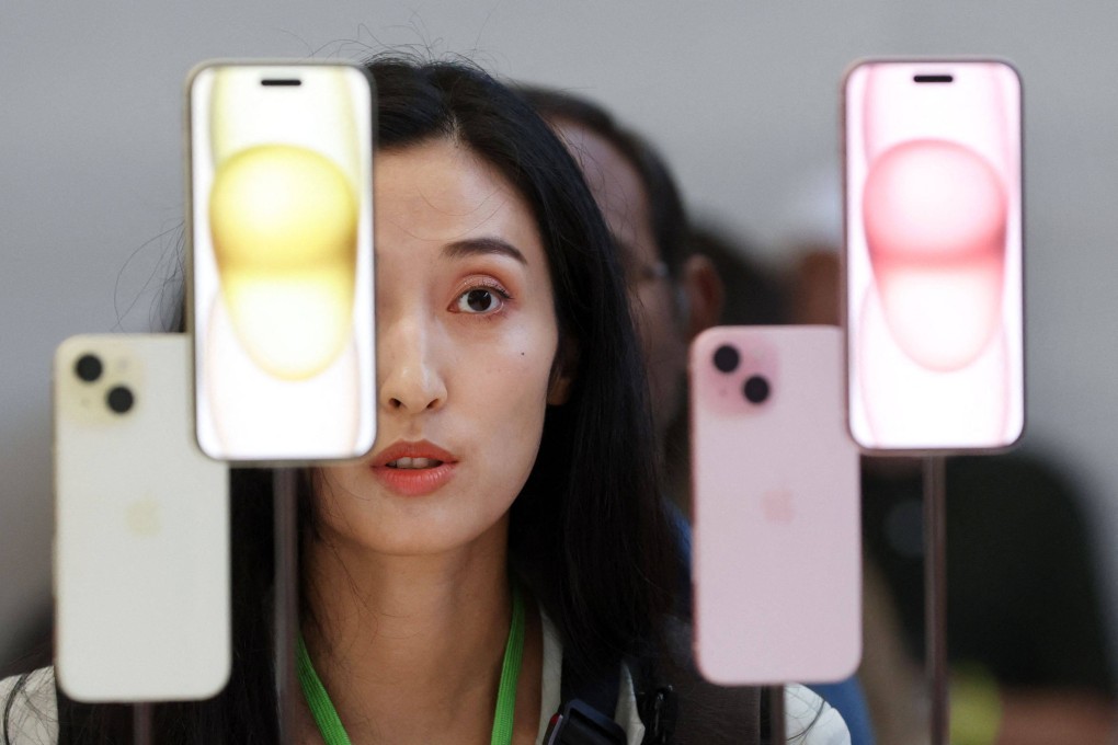 An attendee looks at Apple’s brand-new iPhone 15 handsets on display during the US tech giant’s product launch at the Apple Park campus in Cupertino, California, on September 12, 2023. Photo: Getty Images via AFP