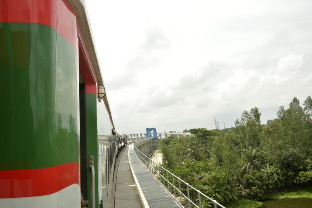 A train is pictured during a trial run on September 8 along a newly-constructed railway on Padma Bridge in Dhaka, Bangladesh. The railway connects with other belt and road projects and will serve as an important link between China and a pan-Asian rail network. Photo: Xinhua