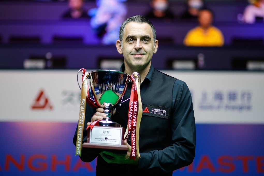 Ronnie O’Sullivan lifts the Shanghai Masters trophy for a fifth time. Photo: Twitter/@ronnieo147