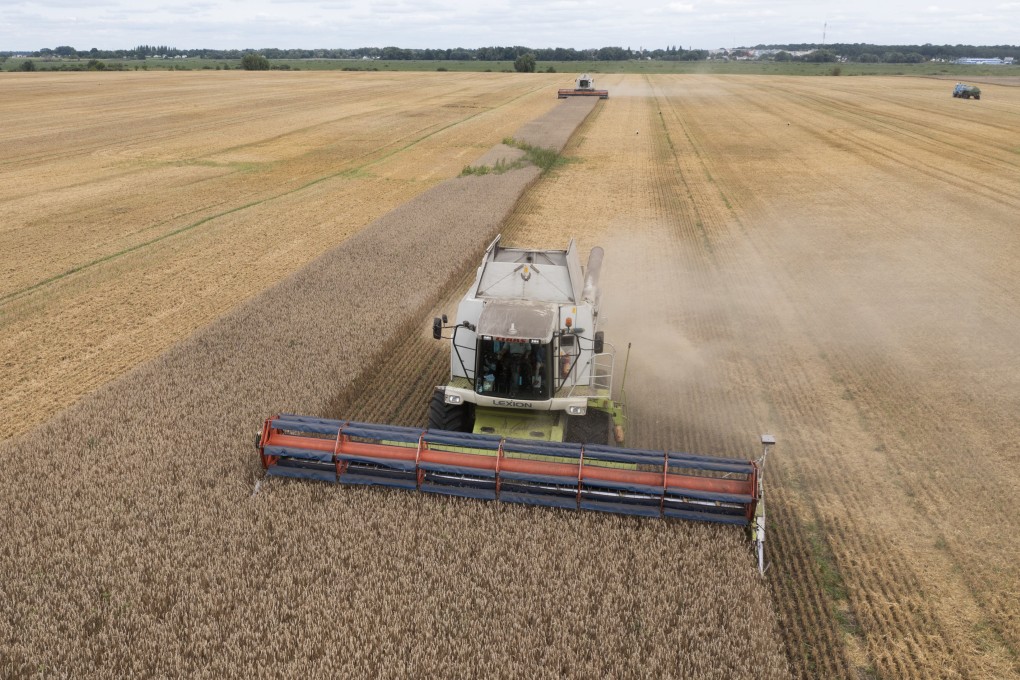 Harvesters collect wheat in the village of Zghurivka, Ukraine in August. Photo: AP