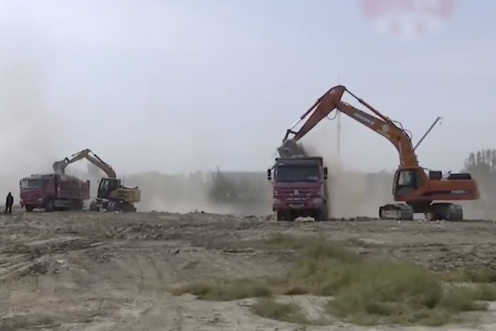 A massive buildup of illegal waste, resting on what was once arable farmland, is being cleared by authorities in northern China’s Ningxia Hui autonomous region after years of wanton dumping Photo: Weibo