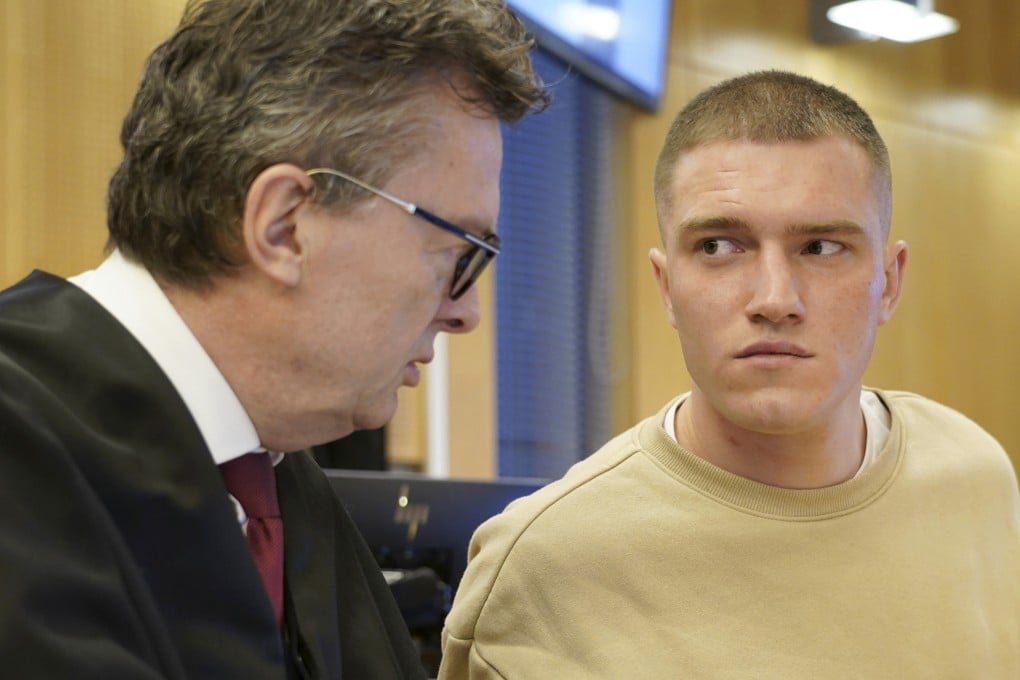 Former member of the Russian private military contractor Wagner Group Andrey Medvedev, right, listens to his lawyer Brynjulf Risnes during a court hearing. Photo: AP