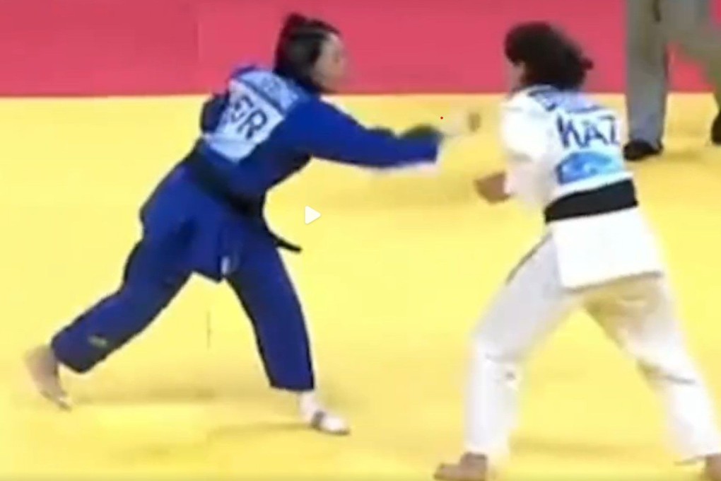 Lee slaps her opponent in the semi-final match. Photo: Dalian Tuxia on Weibo