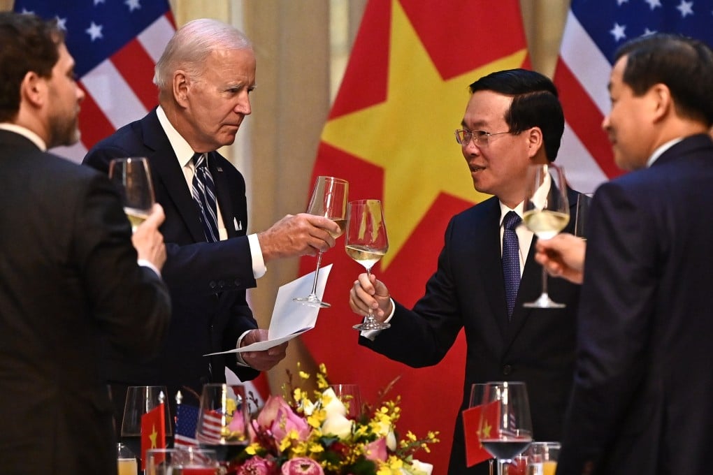 Vietnam’s President Vo Van Thuong (right) shares a toast with US President Joe Biden at the Presidential Palace in Hanoi on September 11. Photo: EPA-EFE