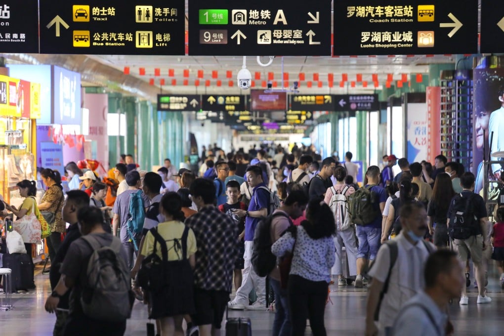 The Lo Wu border crossing was packed with travellers on Saturday. Photo: Xiaomei Chen