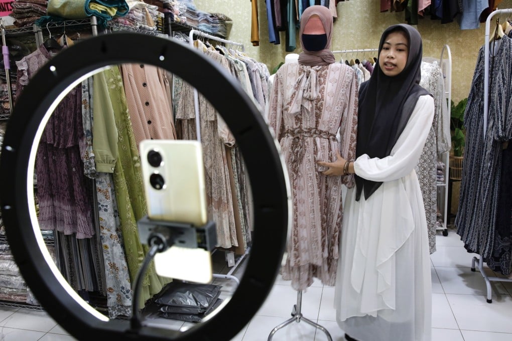 TikTok will suspend its online-retail operation in Indonesia from Wednesday to comply with curbs on social commerce, a big setback for the Chinese-owned startup in one of its fastest-growing markets.
Photo: EPA-EFE