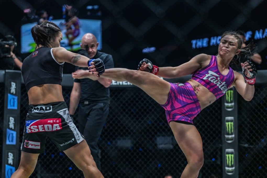 Stamp Fairtex throws a kick at Ham Seo-hee in Singapore. Photos: ONE Championship