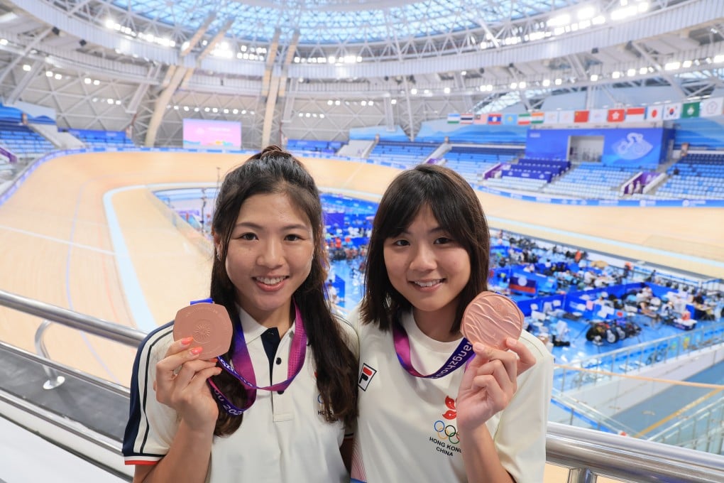 Cycling sisters Boey (left) and Chloe Leung helped to win the city’s first women’s team pursuit medal at the Asian Games. Photo: Dickson Lee