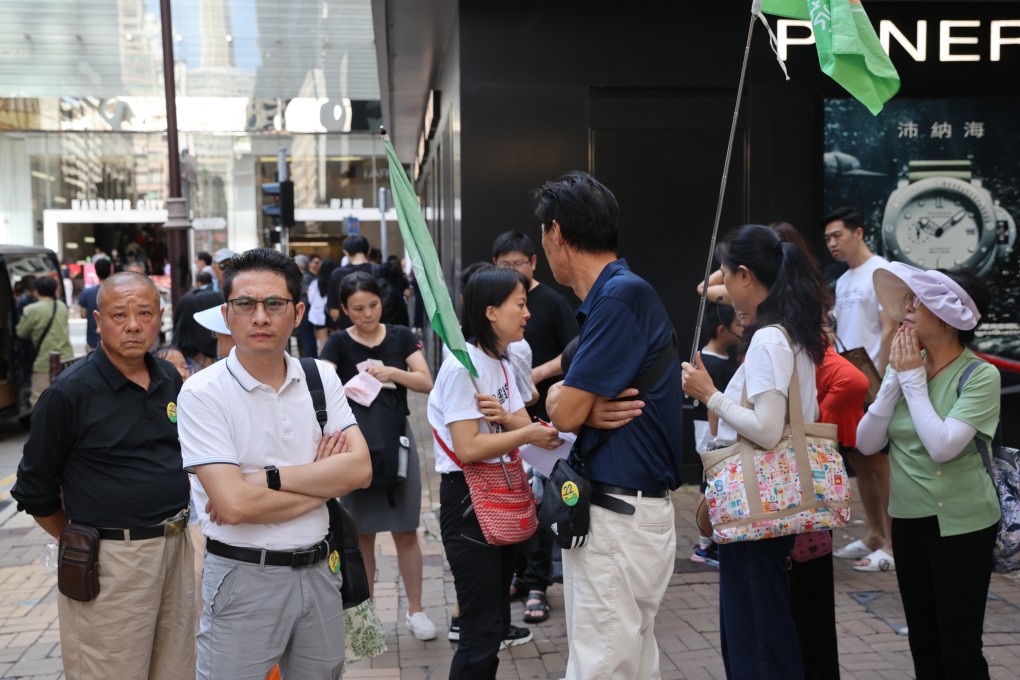 Mainland Chinese tourists at a Tsim Sha Tsui. shopping centre over the “golden week” holiday, Photo: Yik Yeung-man
