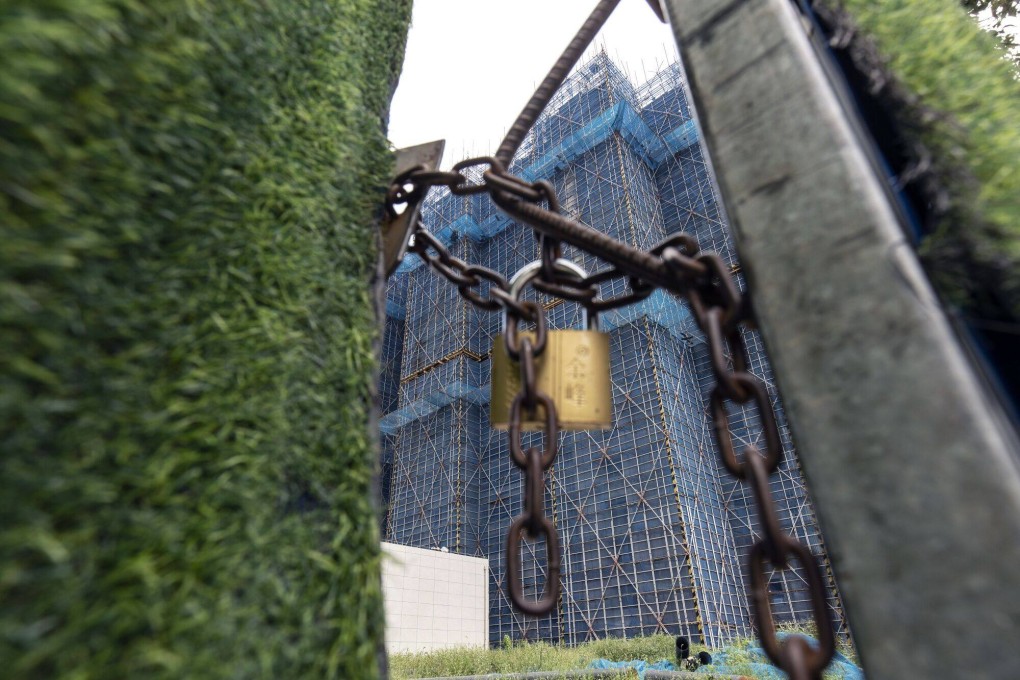 Country Garden’s unfinished Wangjiang Mansion residential project is seen in Yangzhou, Jiangsu province, on September 7. The developer recently narrowly avoided a debt default. Photo: Bloomberg