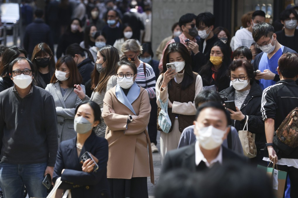 Commuters wear masks in Central, Hong Kong, on February 28, 2023. Cliff Buddle returned to the UK from Hong Kong in August 2022 and managed to survive over a year without catching Covid-19. Photo: May Tse