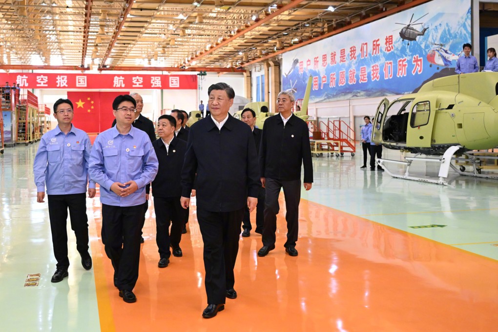 President Xi Jinping at the Changhe Aircraft Industries facilities    on Wednesday, during an inspection visit to eastern Jiangxi province.       Photo: Xinhua