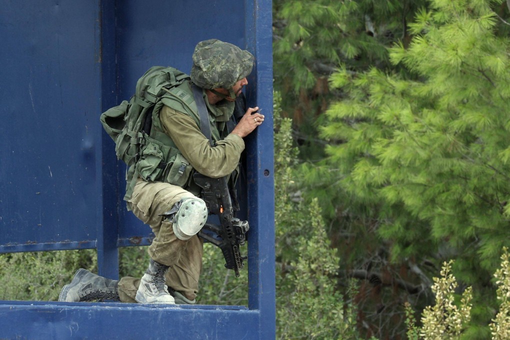 An Israeli soldier in the northern city of Shlomo on the border between Israel and Lebanon. Photo: AFP