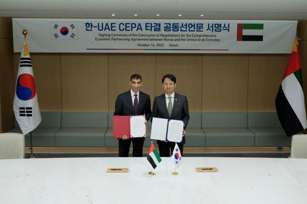 United Arab Emirates’ Minister of Foreign Trade Thani Al Zeyoudi and South Korea’s Trade Minister Dukgeun Ahn meet in Seoul. Photo: Reuters