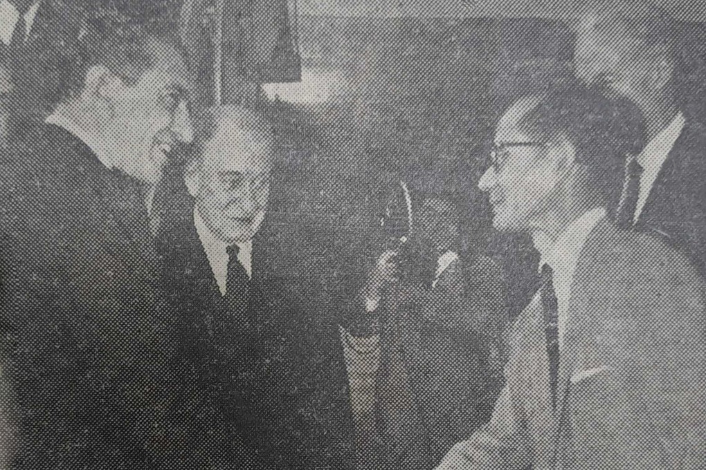 Mexican president Adolfo Lopez Mateos (left) is greeted by local representatives at Hong Kong’s Kai Tak Airport, on October 6, 1962. During a press conference at the airport, he refused to comment on the “build-up” in Cuba. Photo: SCMP