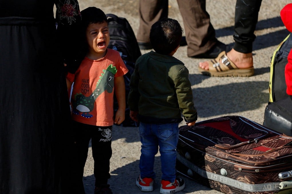 Palestinians with dual citizenship gather outside Rafah border crossing with Egypt in the hope of getting permission to leave Gaza. Photo: Reuters