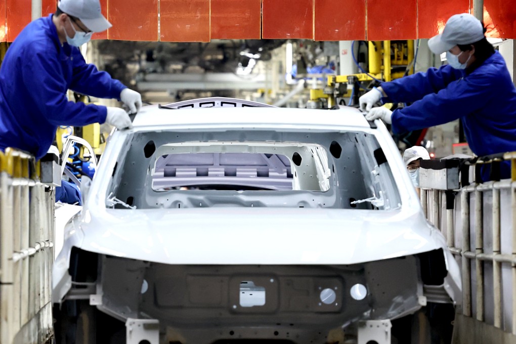 Workers contribute to the manufacturing of a car at SAIC Motor’s Lingang base in Shanghai on April 23, 2022. Photo: Xinhua