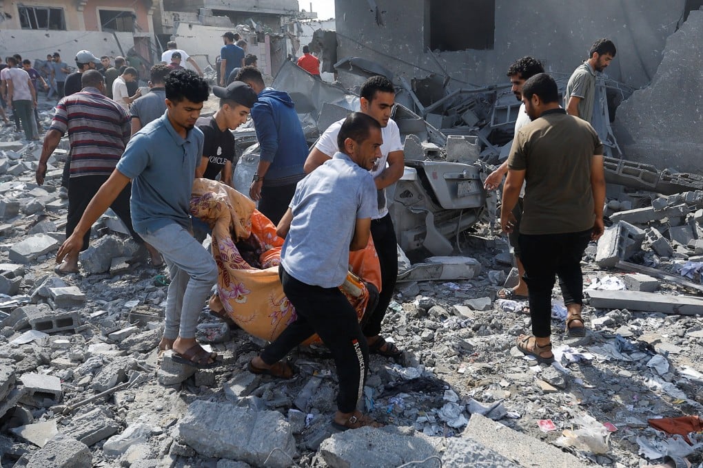 Palestinians search for casualties at the site of Israeli strikes on houses in Rafah, Gaza Strip on Tuesday. Photo: Reuters