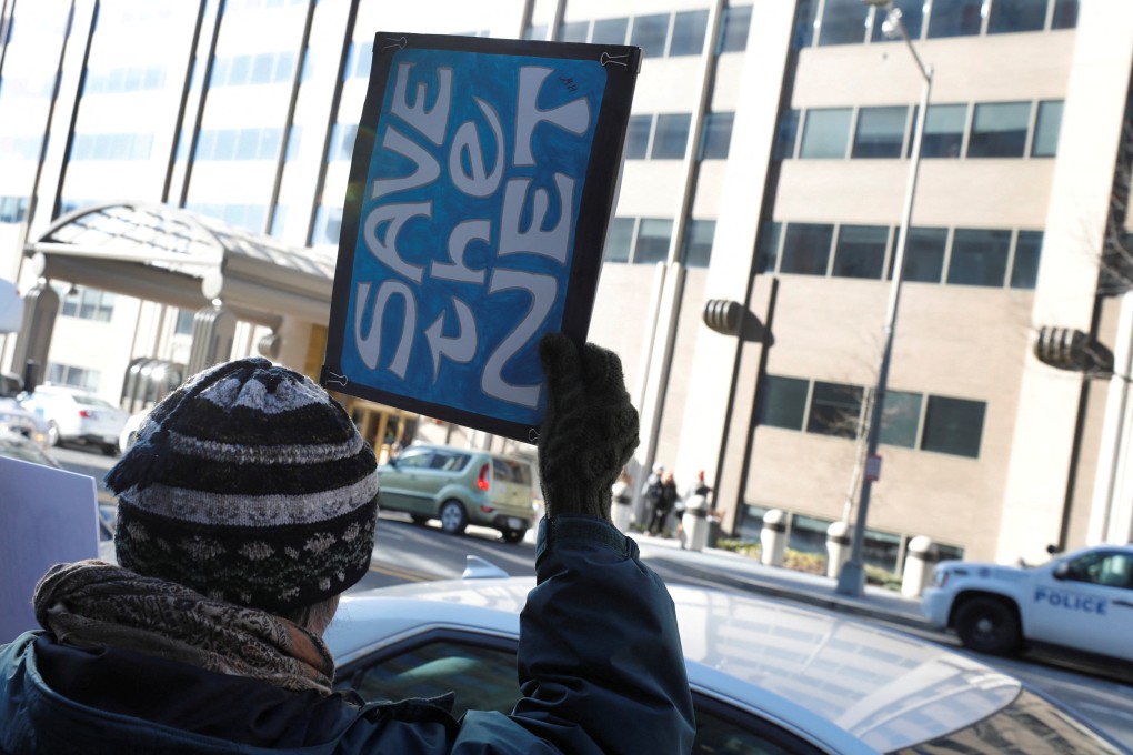 Net neutrality advocates rally in front of the Federal Communications Commission ahead of its vote repealing so-called net neutrality rules in Washington on December 13, 2017. Photo: Reuters