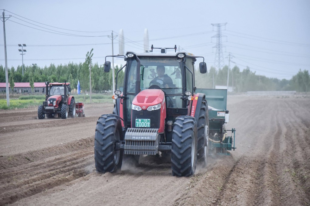 China has approved the commercial use of genetically modified strains of corn and soybeans, adopting the technology for major crops for the first time after years of trials and public debate. Photo: AFP