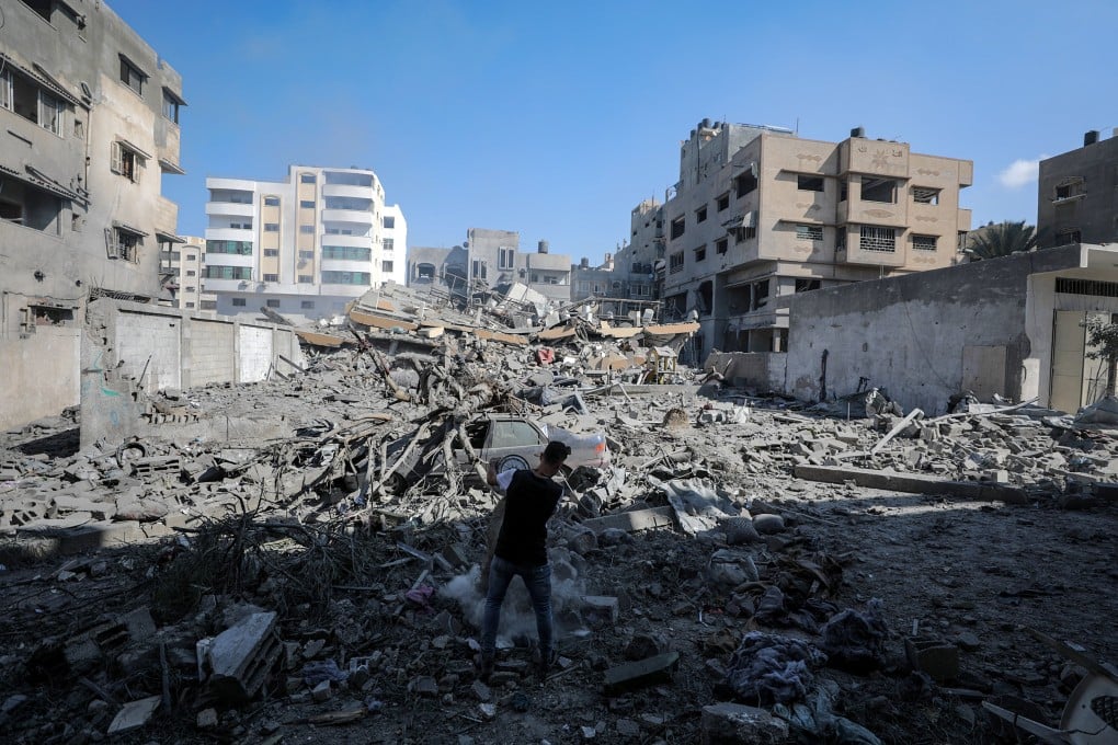 A Palestinian inspects the rubble of a destroyed building following an Israeli air strike in Gaza City on October 19. Photo: EPA-EFE