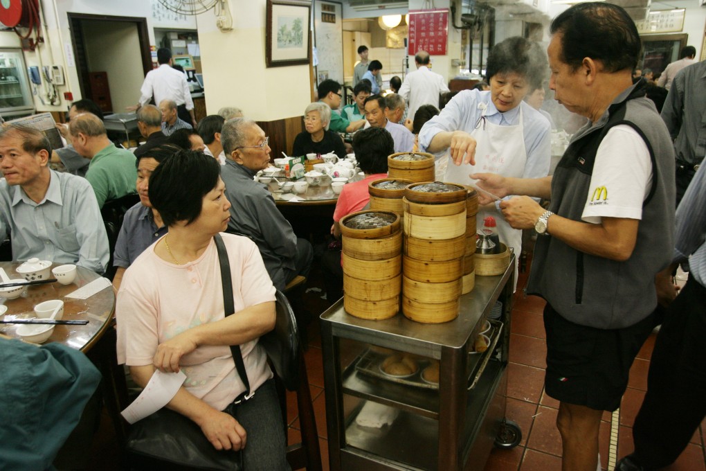 Hong Kong’s iconic dim sum restaurants, with staff pushing carts laden with bamboo steamers, are vanishing. Photo: SCMP