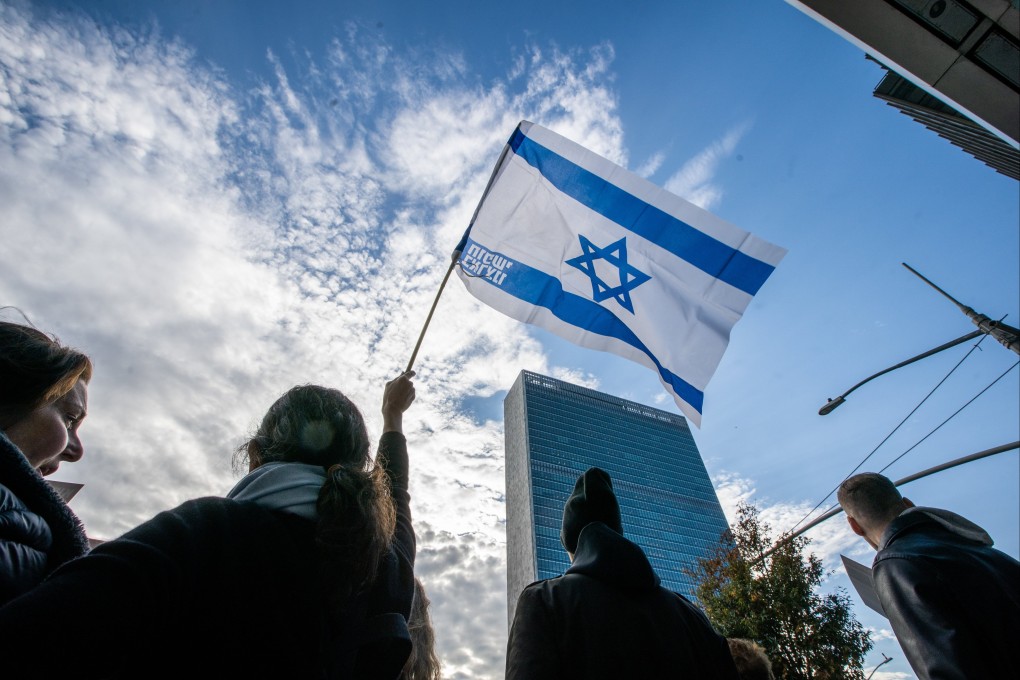 People wave Israeli flags during a protest outside the UN headquarters in New York before a United Nations Security Council meeting called to address the ongoing Israeli-Palestinian conflict on Tuesday. Photo: EPA-EFE