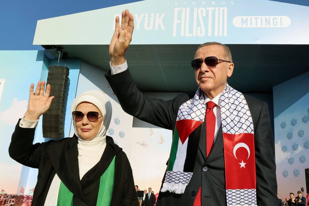Turkish President Recep Tayyip Erdogan and his wife, Emine Erdogan, greet supporters during a rally in Istanbul on Saturday. Photo: Turkish Presidency Press Office via AFP