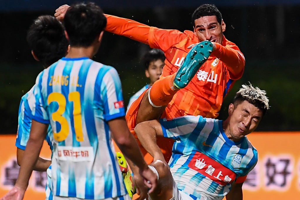Shandong’s Marouane Fellaini (in orange, pictured against Guangzhou City) was in the thick of the action again on Sunday. Photo: Xinhua