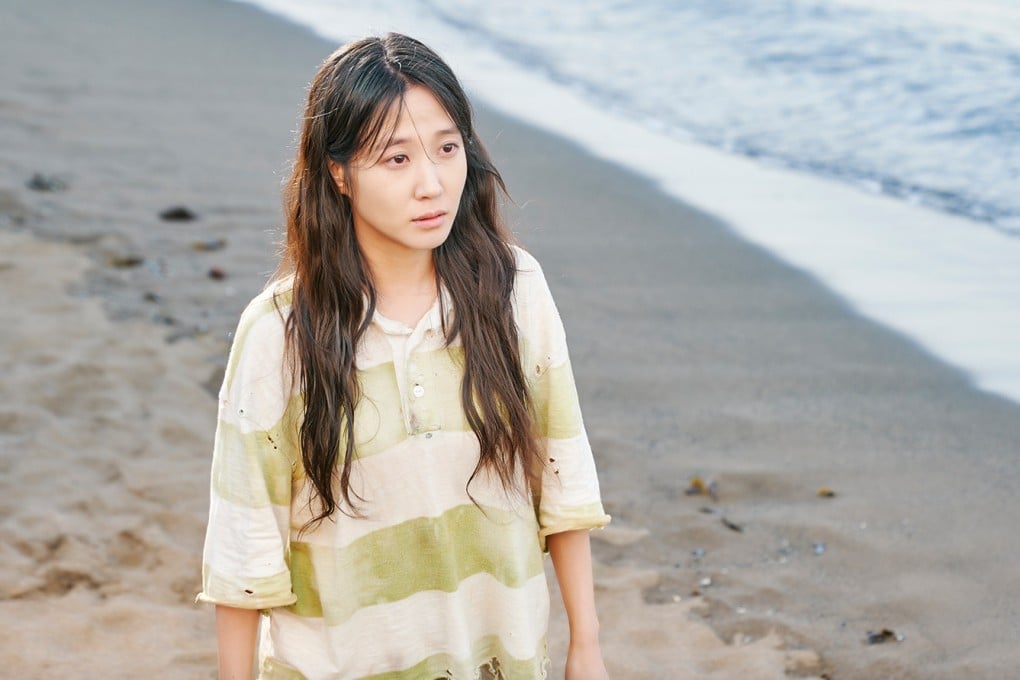 “Castaway Diva” stars Park Eun-bin (above) as a girl with an amazing singing voice, who falls off a ferry while heading for Seoul, and spends the next 15 years on a desert island. Kim Hyo-jin, Chae Jong-hyeop, Cha Hak-yeon co-star.