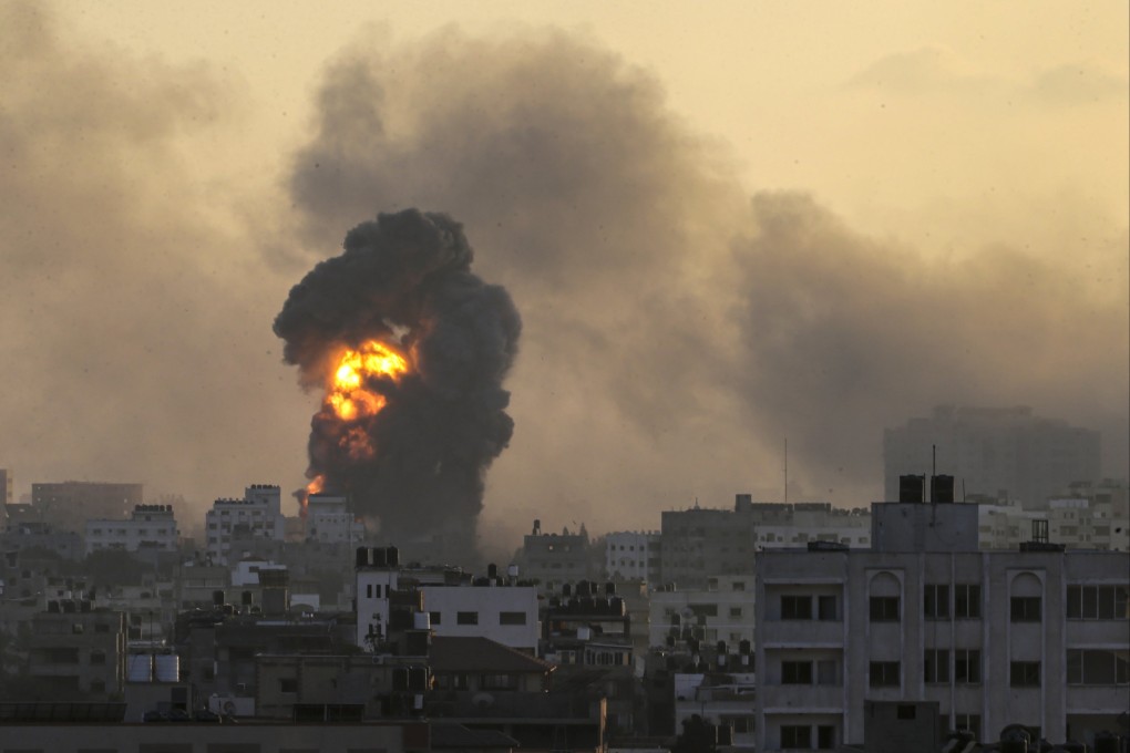 Smoke and flames rise following an Israeli strike on the Tal Al Hawa neighborhood in Gaza City on Thursday. Photo: EPA-EFE