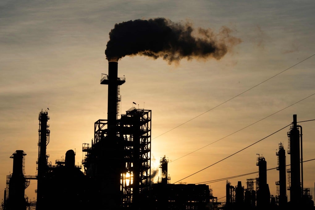 The sun sets behind smoke rising from a refining plant in Houston, Texas, on April 20, 2020. Photo: AFP