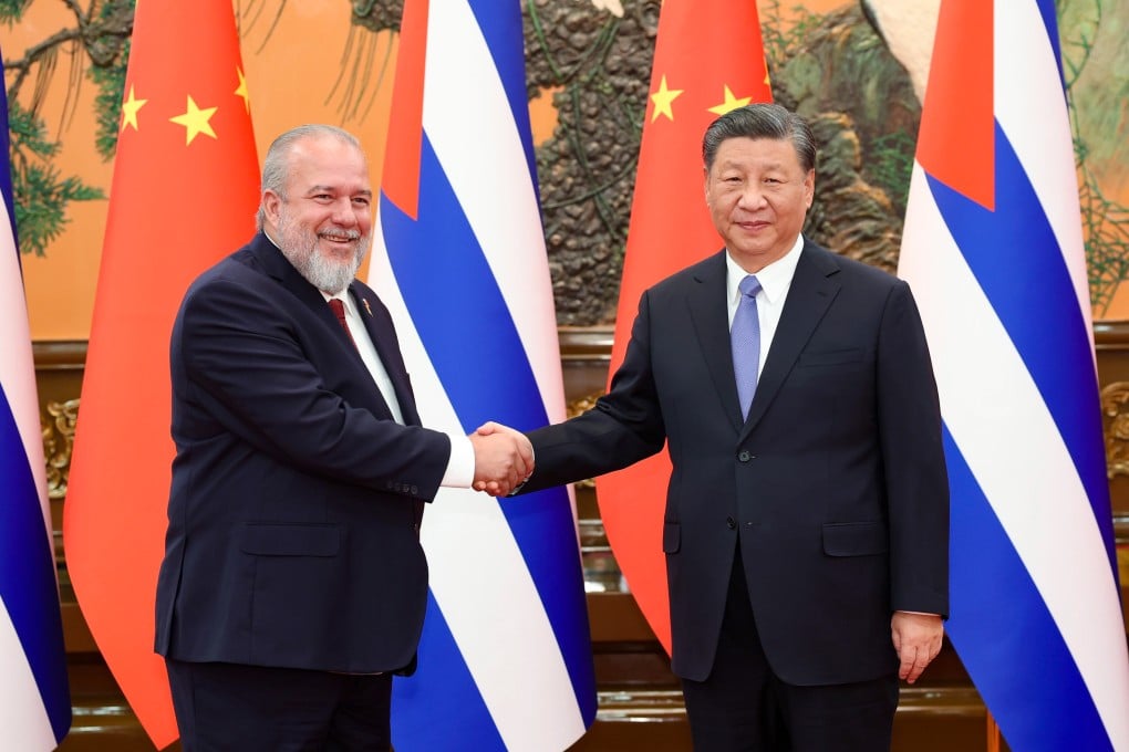 Chinese President Xi Jinping (right) meets Cuban Prime Minister Manuel Marrero Cruz at the Great Hall of the People in Beijing on November 6.Photo: EPA-EFE/Xinhua